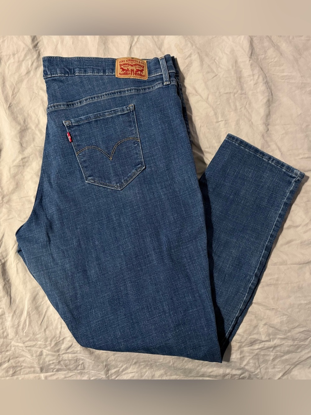 ✨Levi’s 311 Shaping Skinny Jeans✨